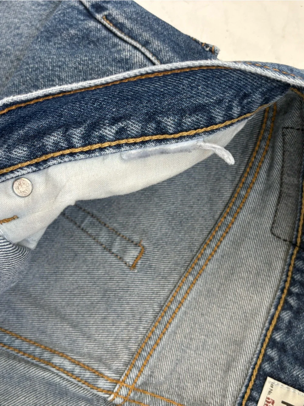Vintage Levi’s 550 Relaxed Fit Medium Wash Faded Jeans Baggy Denim